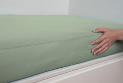 Eco-friendly waterproof and breathable crib sheet 70 x 140 cm - Green
