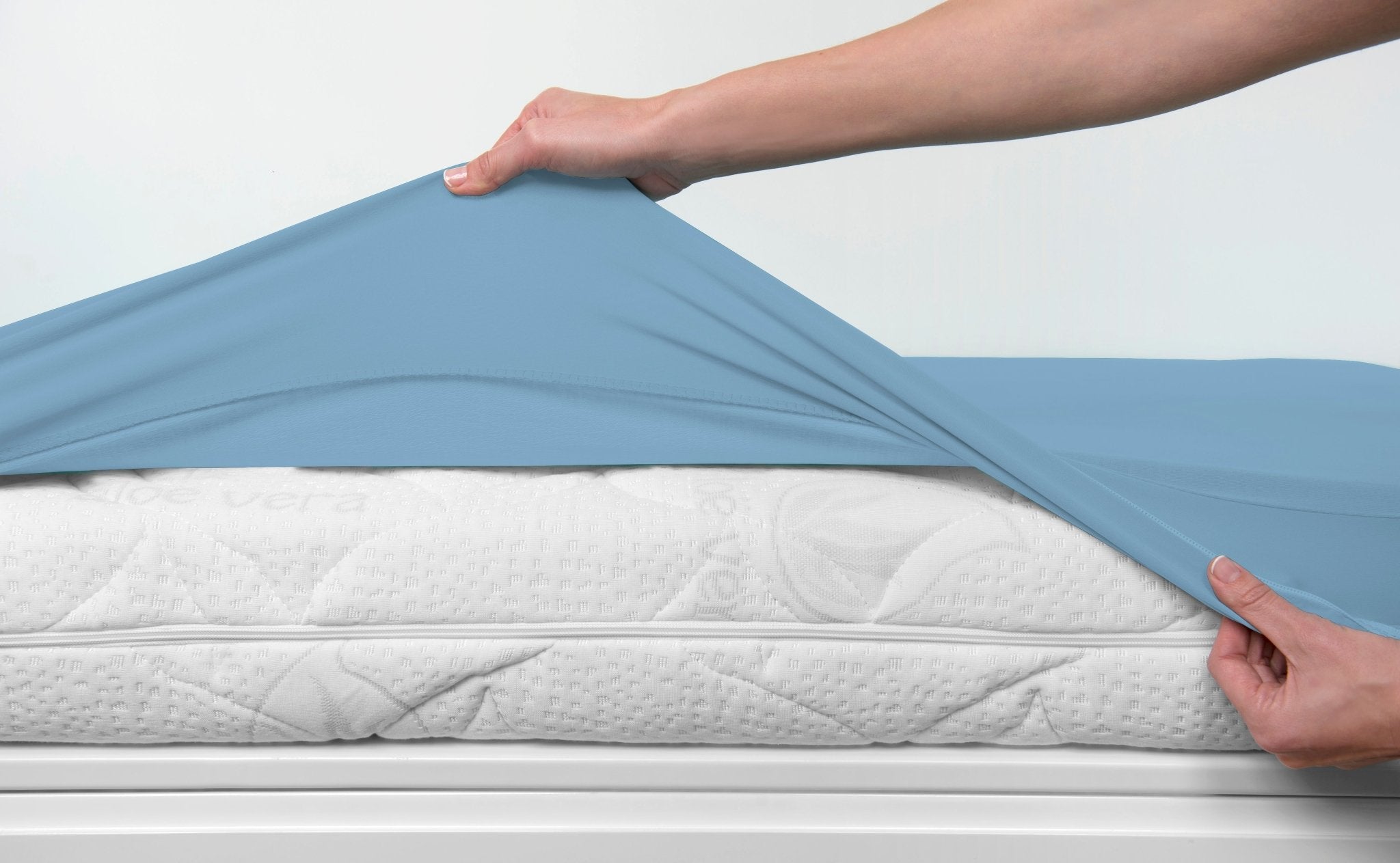 Waterproof and breathable crib sheet and mattress protector 60x120cm - Koko-Kamel.com